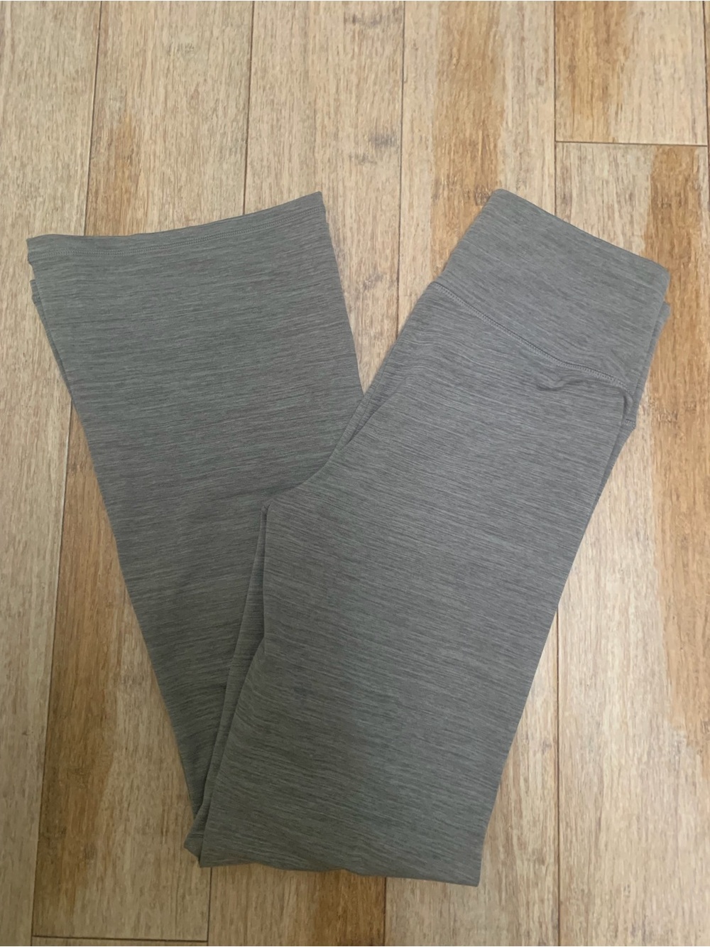 American Eagle “The everything flare” legging.  Size M.  Gray